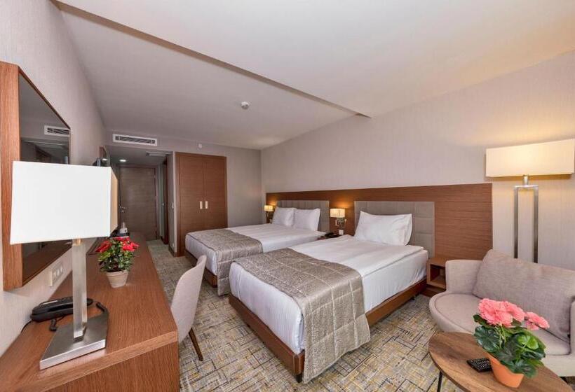 اتاق خانوادگی, Land Park