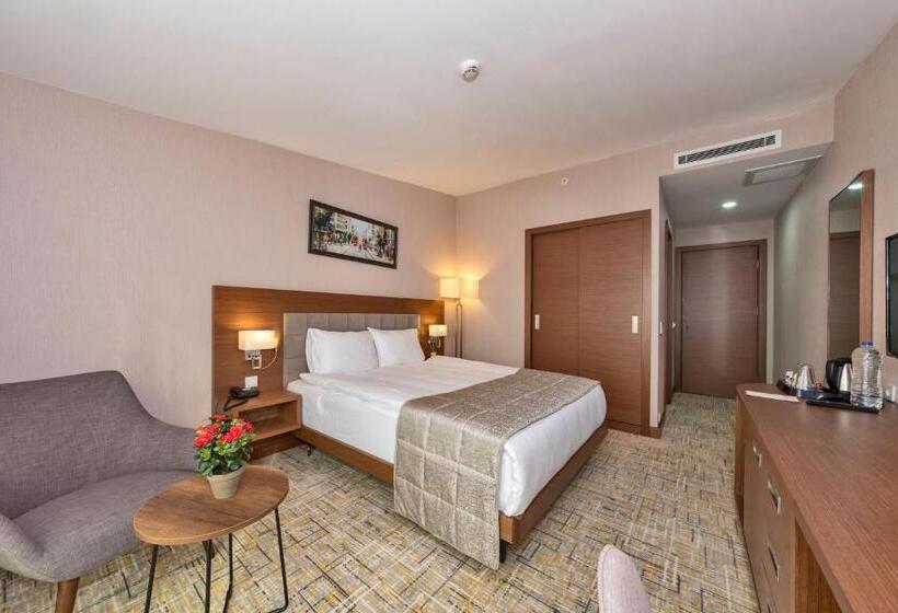 اتاق خانوادگی, Land Park