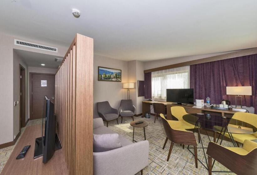 Suite with Terrace, Land Park