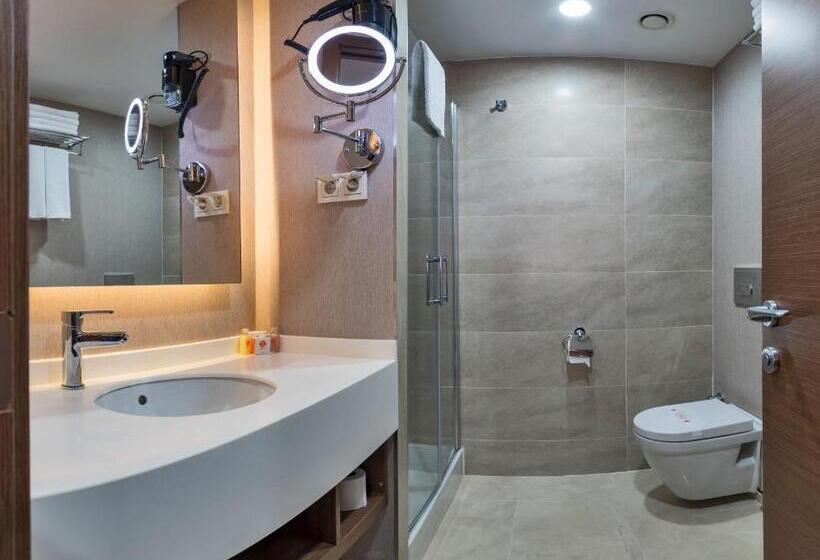 Suite with lake view, Land Park