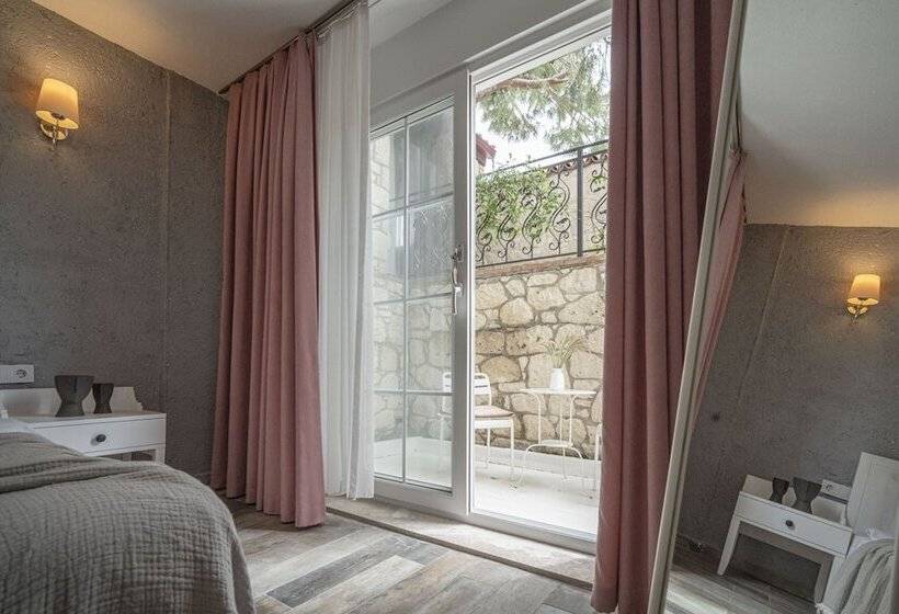 Camera Standard, Sandal Alaçatı   Adult Only