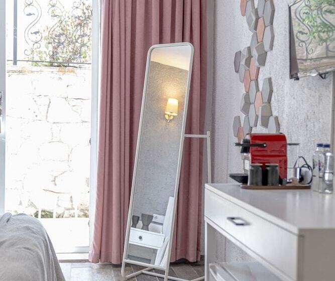 Camera Standard, Sandal Alaçatı   Adult Only