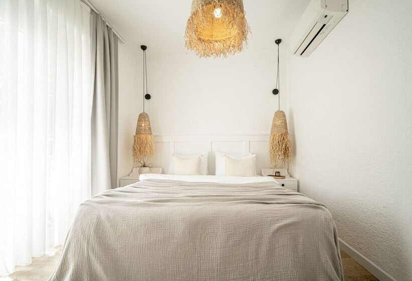 Camera Standard, Sandal Alaçatı   Adult Only