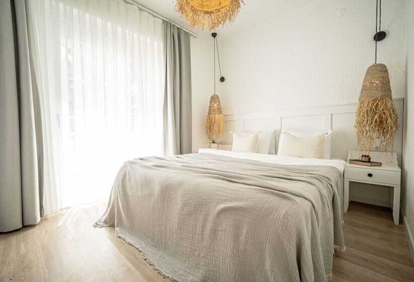 Camera Standard, Sandal Alaçatı   Adult Only