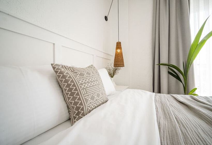 Camera Standard, Sandal Alaçatı   Adult Only