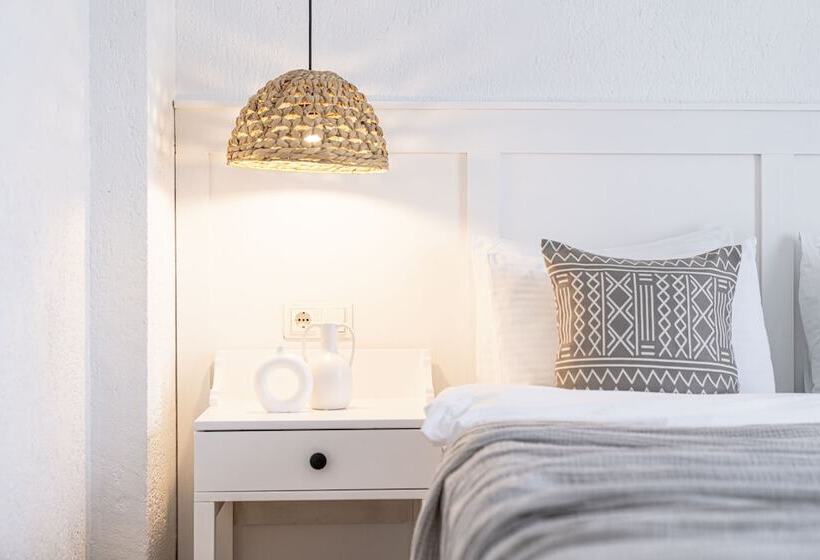 Camera Standard, Sandal Alaçatı   Adult Only