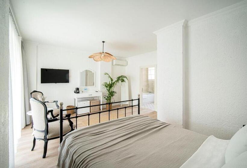 Camera Deluxe, Sandal Alaçatı   Adult Only