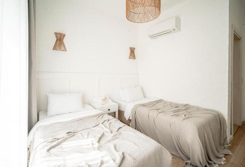 Camera Standard, Sandal Alaçatı   Adult Only