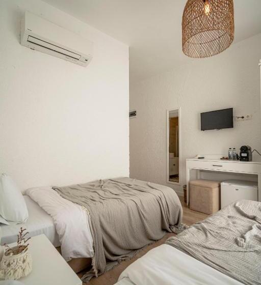 Camera Standard, Sandal Alaçatı   Adult Only