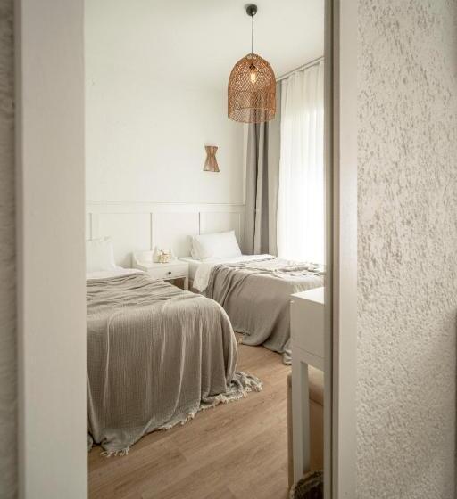 Camera Standard, Sandal Alaçatı   Adult Only