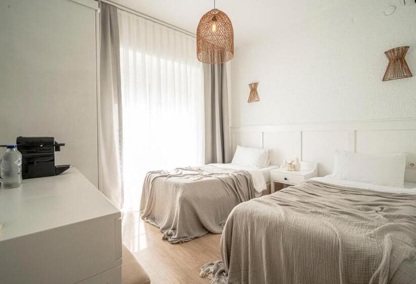 Camera Standard, Sandal Alaçatı   Adult Only