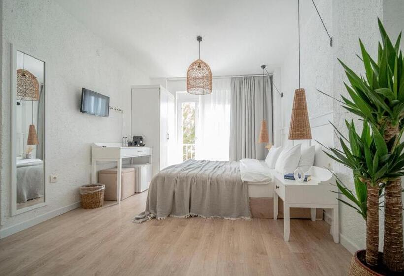 Camera Standard, Sandal Alaçatı   Adult Only