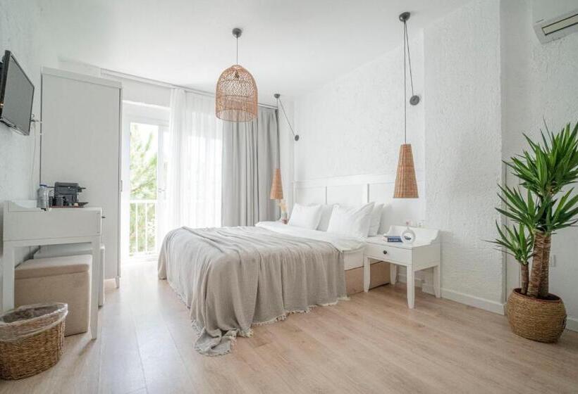 Camera Standard, Sandal Alaçatı   Adult Only