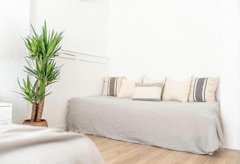 Camera Standard, Sandal Alaçatı   Adult Only