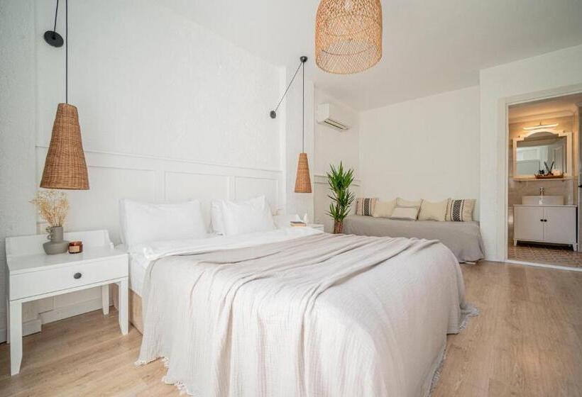 Camera Standard, Sandal Alaçatı   Adult Only