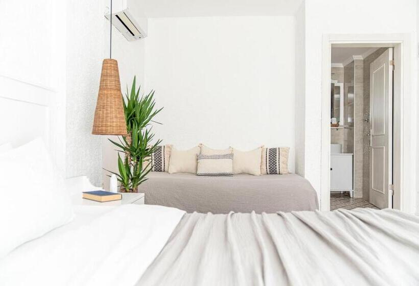 Camera Standard, Sandal Alaçatı   Adult Only