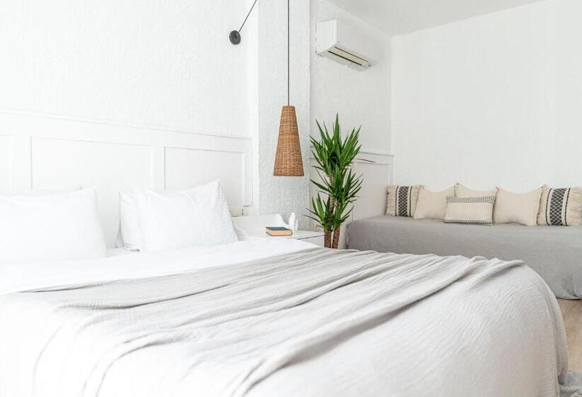 Camera Standard, Sandal Alaçatı   Adult Only