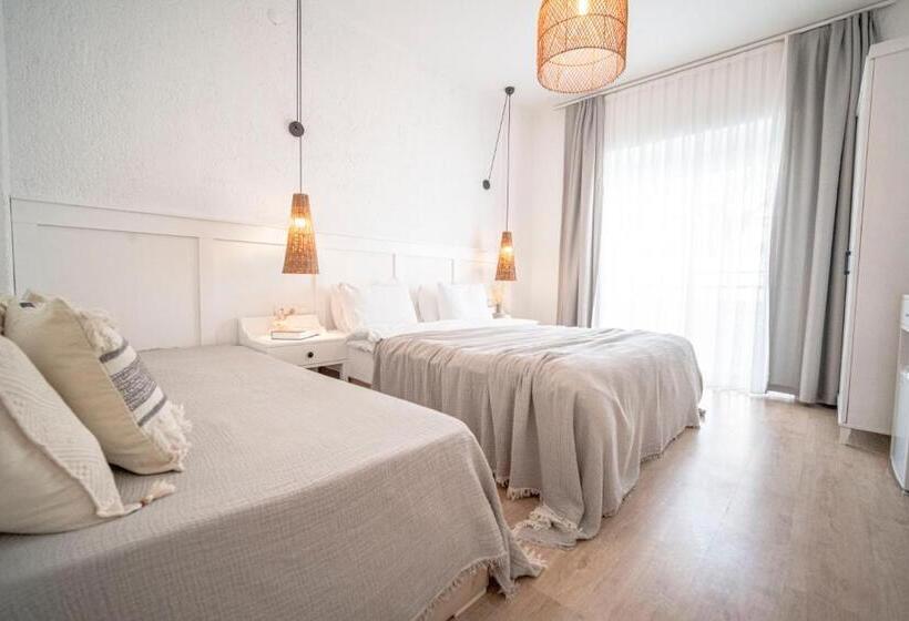 Camera Standard, Sandal Alaçatı   Adult Only