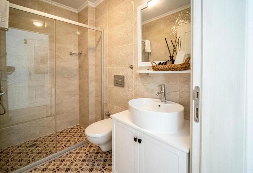 Camera Standard, Sandal Alaçatı   Adult Only