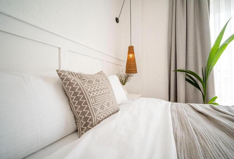 Camera Standard, Sandal Alaçatı   Adult Only