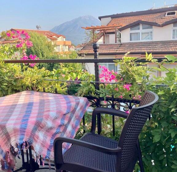 エコノミー４人部屋, Ten Apart