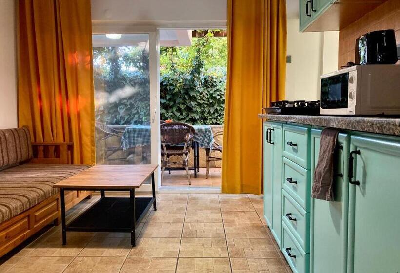 １階の１ベッドルームアパートメント, Ten Apart