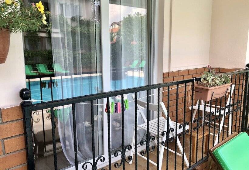 スタンダードルーム, Ten Apart