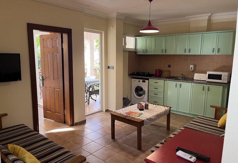 庭の見える１ベッドルームアパートメント, Ten Apart