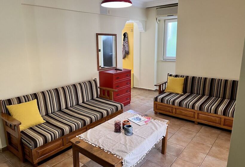 庭の見える１ベッドルームアパートメント, Ten Apart