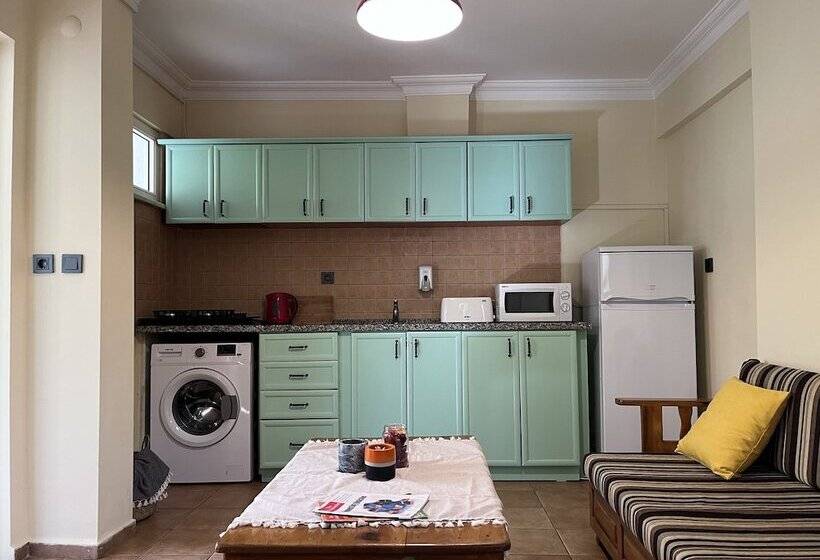 庭の見える１ベッドルームアパートメント, Ten Apart