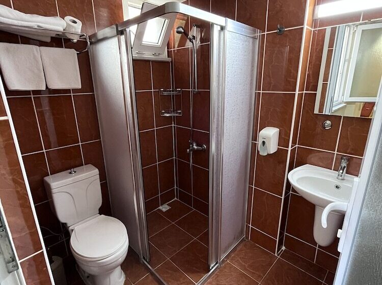 庭の見える１ベッドルームアパートメント, Ten Apart