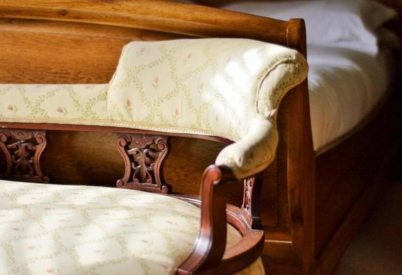 标准间, The King Alfred Pub