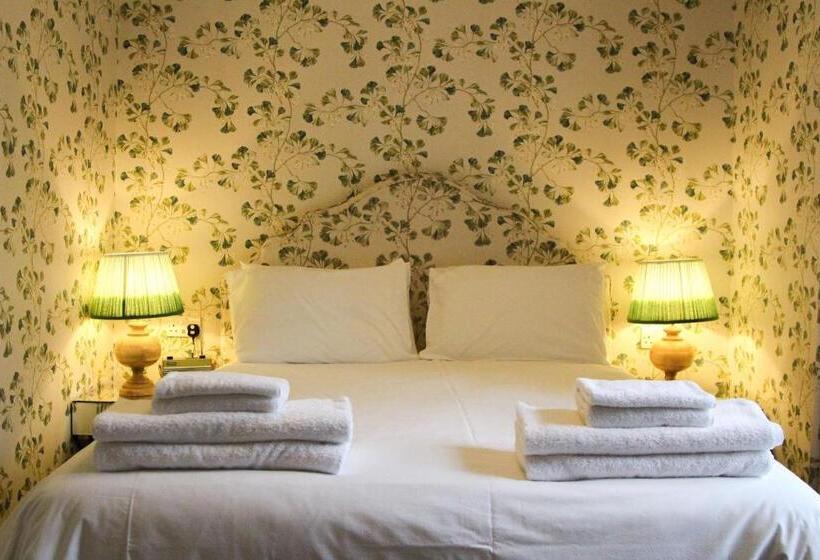 غرفة قياسية, The Queens Arms