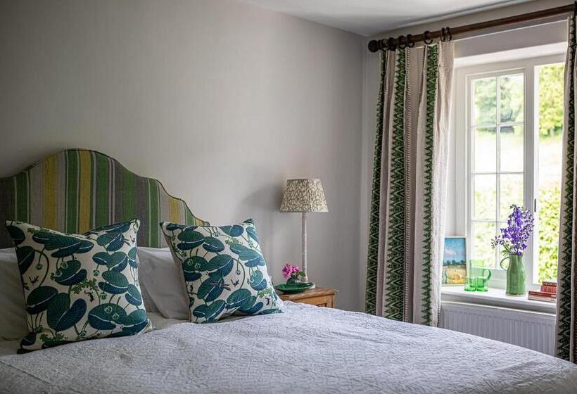 غرفة قياسية, The Queens Arms