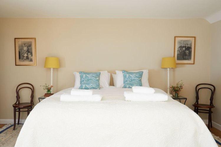 شقة غرفة نوم واحدة بالطابق الأرضى, The Queens Arms