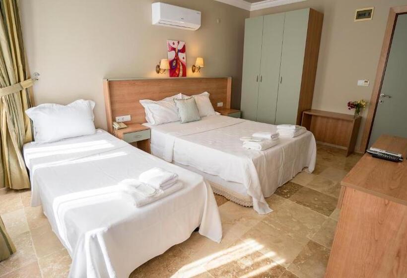 חדר דלוקס לשלושה, Ebruli Otel Cunda