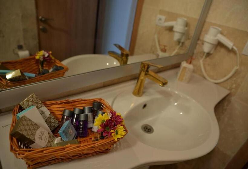 חדר דלוקס לשלושה, Ebruli Otel Cunda