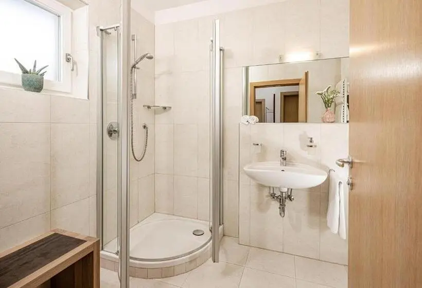 Huoneisto 2 Makuuhuonetta, Garden Residence