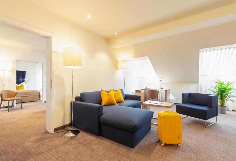 سوئیت کلاسیک, Hilight Suites