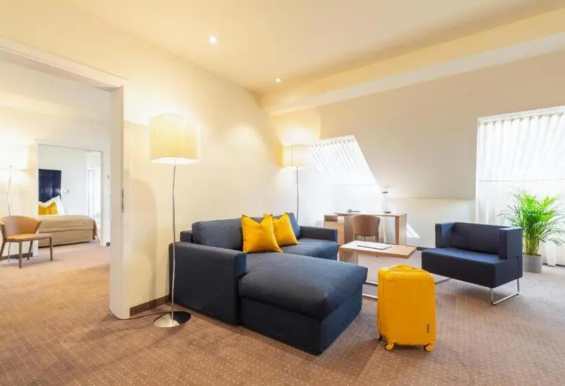 سوئیت کلاسیک, Hilight Suites