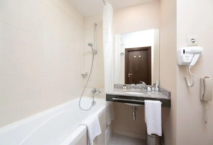 Habitación Estándar, Armat