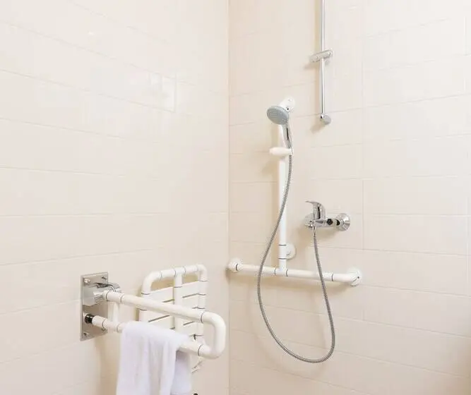 Habitación Estándar Adaptada para Discapacitados, Armat