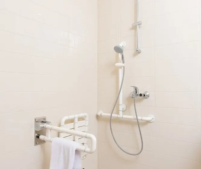 Habitación Estándar Adaptada para Discapacitados, Armat
