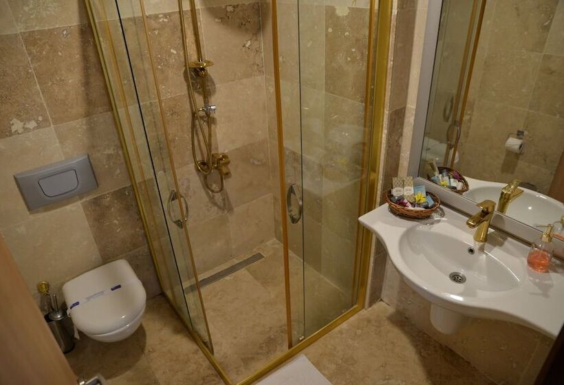 חדר דלוקס לשלושה, Ebruli Otel Cunda