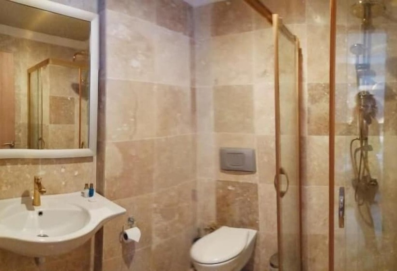 חדר דלוקס לשלושה, Ebruli Otel Cunda