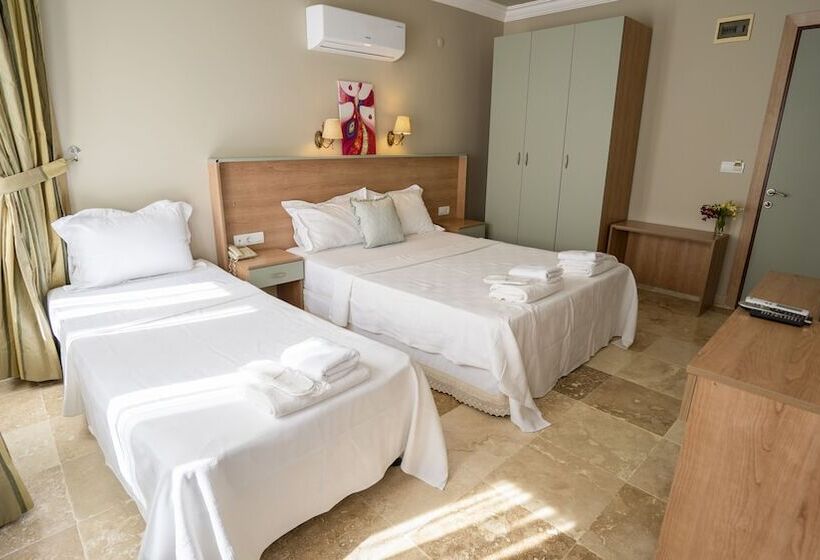 חדר דלוקס לשלושה, Ebruli Otel Cunda