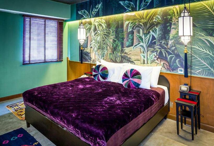 デラックスルーム, Lao Poet