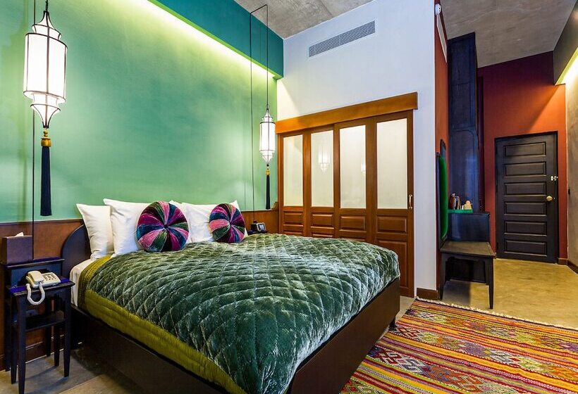 クラシックルーム, Lao Poet