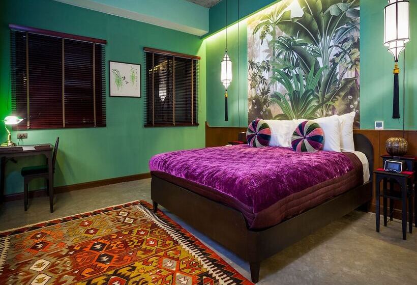 デラックスルーム, Lao Poet