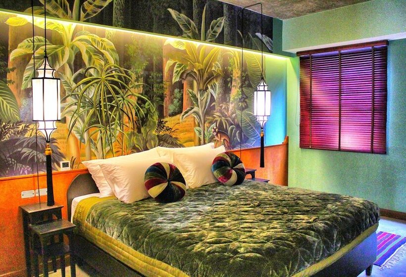 デラックスルーム, Lao Poet